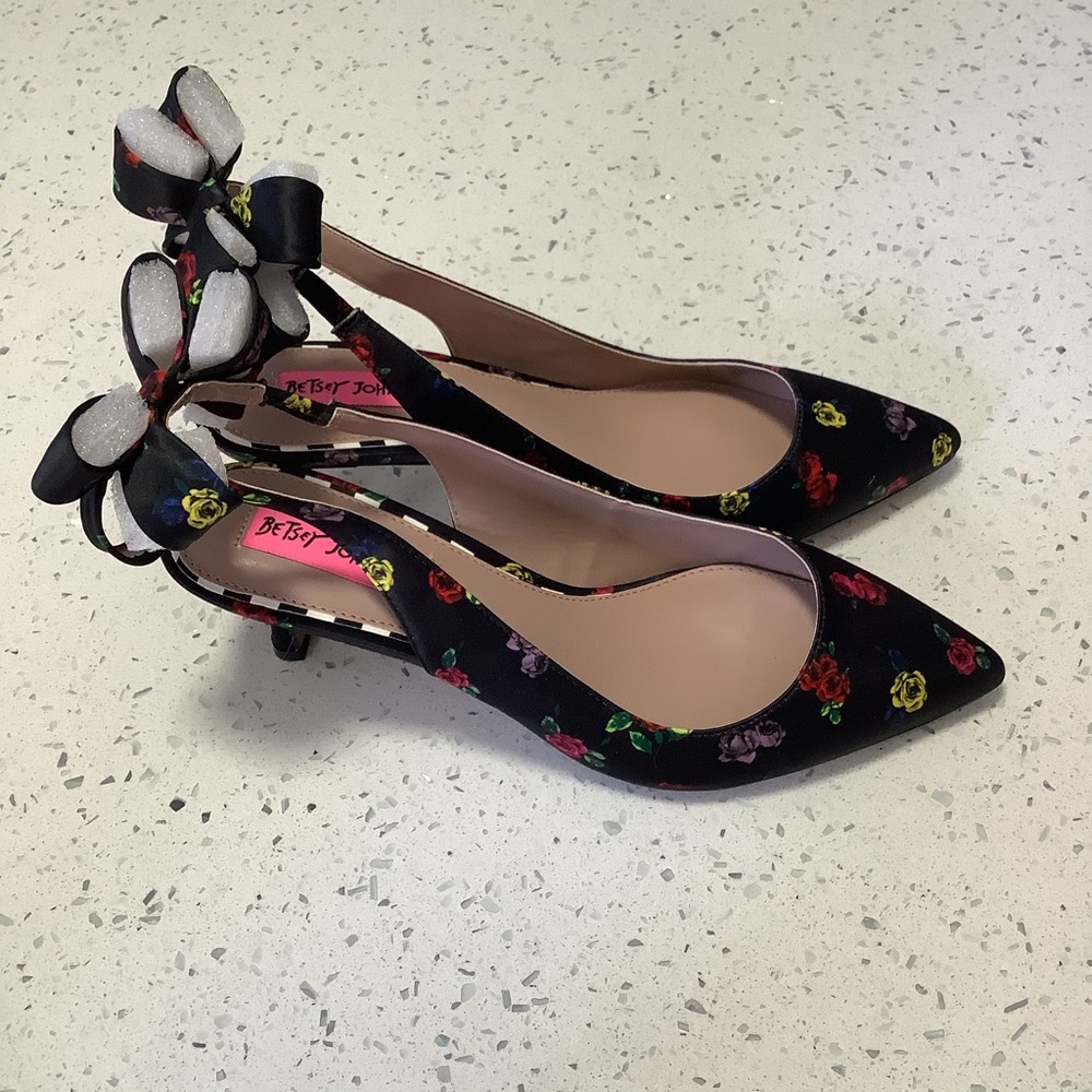 Betsey Johnson Cadee Black Rose Print Bow Slingback Kitten Heels 8M
